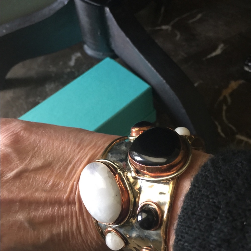 Gold tone bracelet with onyx